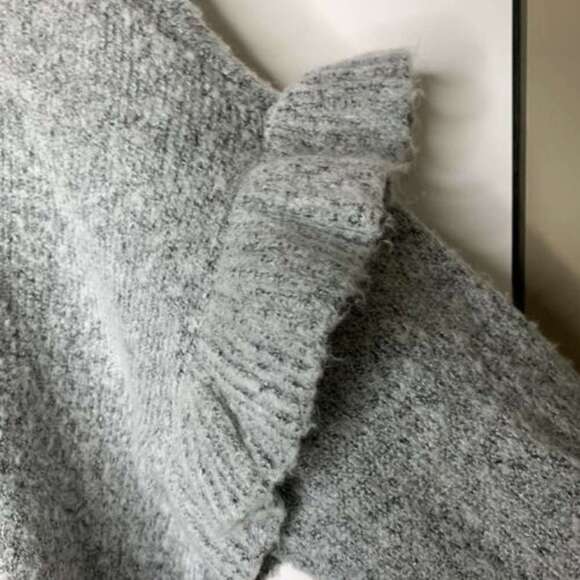 Romeo & Juliet Womens Gray sweater Medium - Picture 4 of 6